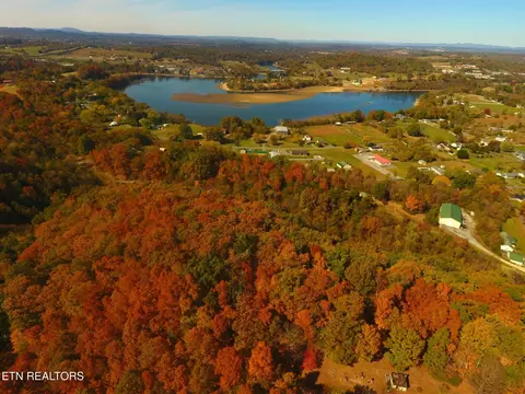 129 Lyons Dr, Johnson City, TN 37601