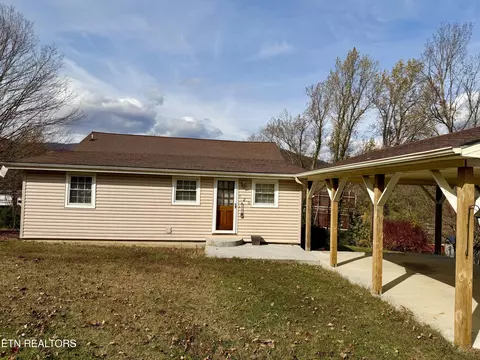 120 W Lowe Dr, Caryville, TN 37714