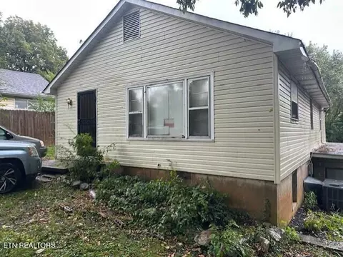 1316 SW Maple Lane Ln, Knoxville, TN 37920
