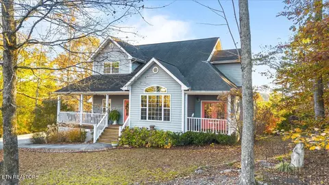 221 Stoney Rock Ln, Jacksboro, TN 37757