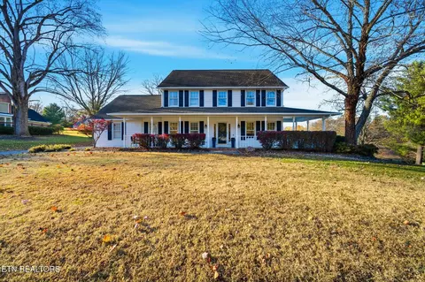717 Oxford Hills Dr, Maryville, TN 37803
