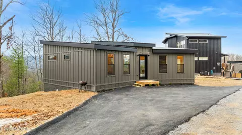 2305 Village Cir, Sevierville, TN 37876