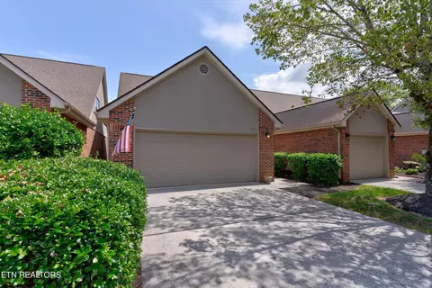 659 Farragut Commons Dr, Knoxville, TN 37934