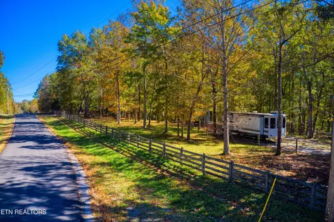 273 Spruce Creek Dr, Jamestown, TN 38556