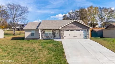 241 Huntington Ln, Kodak, TN 37764