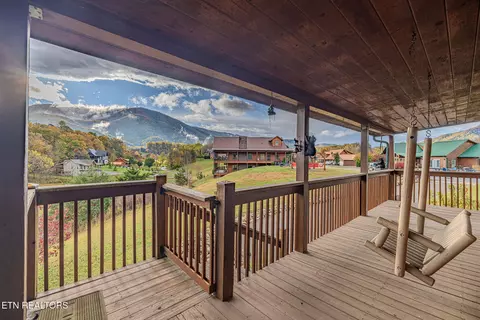 3452 Cove Meadows Dr, Sevierville, TN 37862