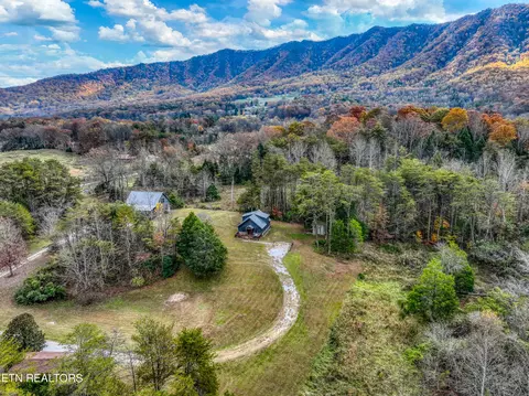 133 Westwing Cave Rd, Townsend, TN 37882