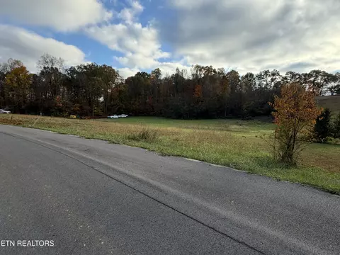 4611 Huffaker Dr, Strawberry Plains, TN 37871