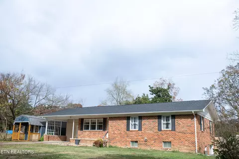 131 Helms Dr, Madisonville, TN 37354