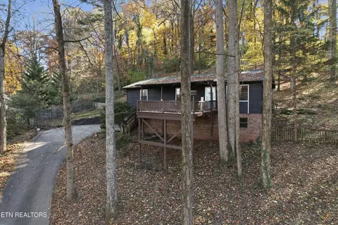 1429 Crestwood Dr, Louisville, TN 37777
