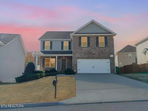 1912 Mahogany Wood Tr, Knoxville, TN 37920