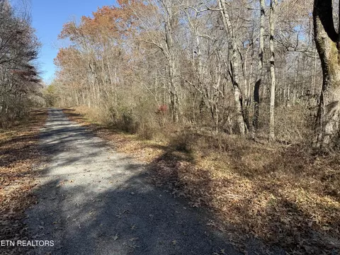 5031 Kolo Dr, Crossville, TN 38572