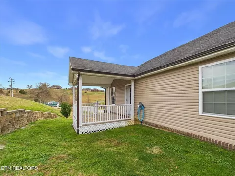 156 Stonefield Dr, Harrogate, TN 37752 photo 2
