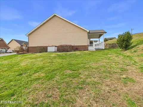 156 Stonefield Dr, Harrogate, TN 37752 photo 3