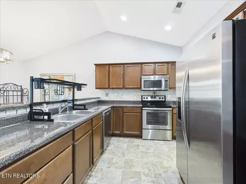 156 Stonefield Dr, Harrogate, TN 37752 photo 9
