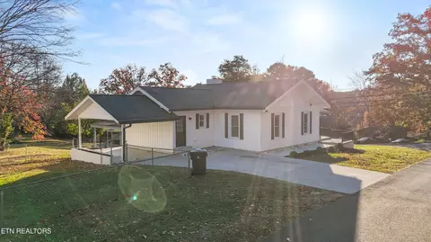 5936 Grove Dr, Knoxville, TN 37918