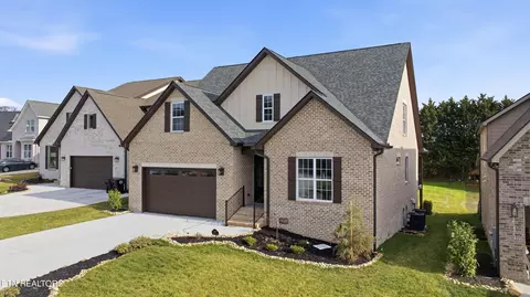 8118 Carolina Cherry Ln, Knoxville, TN 37919