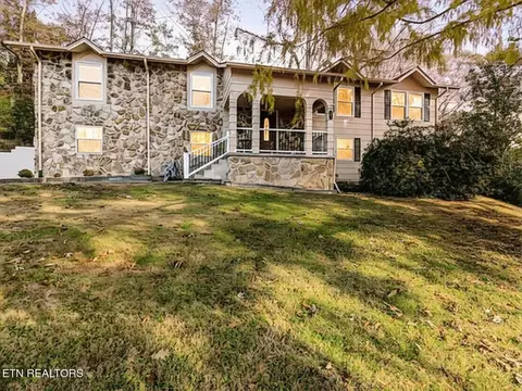 132 Greystone Dr, Oak Ridge, TN 37830