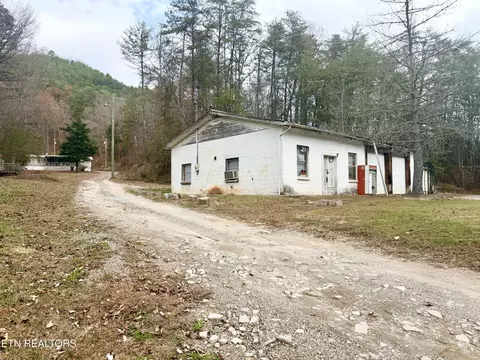 463 Lovers Ln, Townsend, TN 37882