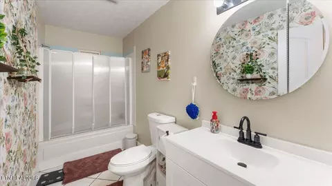 Bath - 8520 Heiskell Rd, Powell, TN 37849 photo 2 of 2