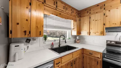 Kitchen - 8520 Heiskell Rd, Powell, TN 37849 photo 2 of 2