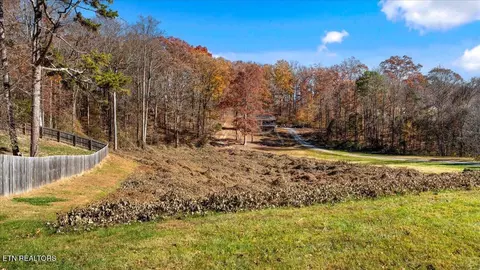 Exterior - 8520 Heiskell Rd, Powell, TN 37849 photo 2 of 3