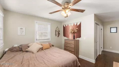 Bedroom - 8520 Heiskell Rd, Powell, TN 37849 photo 3 of 4