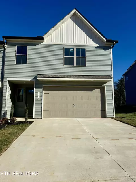 1732 Bennett Village Dr, Maryville, TN 37804