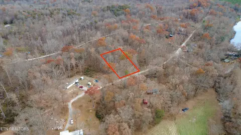 68 Walker Dr, Crossville, TN 38572