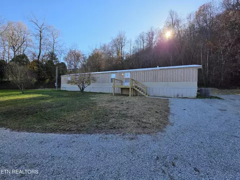1288 Maiden Ln, Jellico, TN 37762