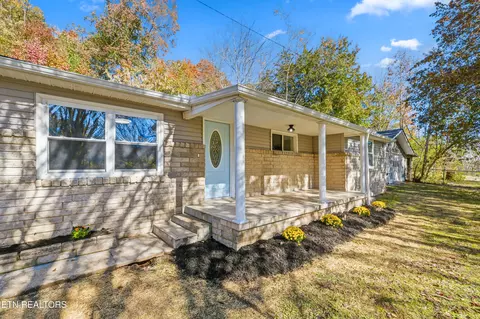 1954 Bluff Rd, Harriman, TN 37748