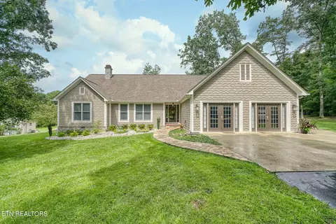 345 Myra Dr, Crossville, TN 38572
