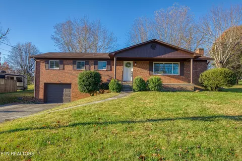 7425 Palmyra Dr, Knoxville, TN 37918