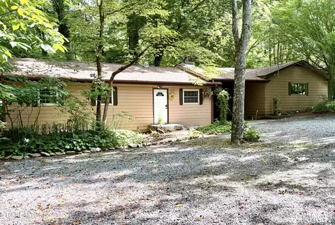 4413 E Scenic Dr, Gatlinburg, TN 37738