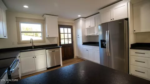 Kitchen - 1437 Beacon Rd, Talbott, TN 37877 photo 2 of 3
