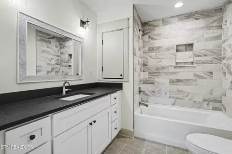 Bath - 1437 Beacon Rd, Talbott, TN 37877 photo 3 of 5