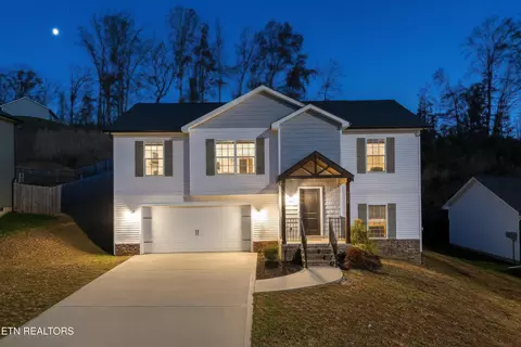 8000 Poplar Grove Ln, Powell, TN 37849