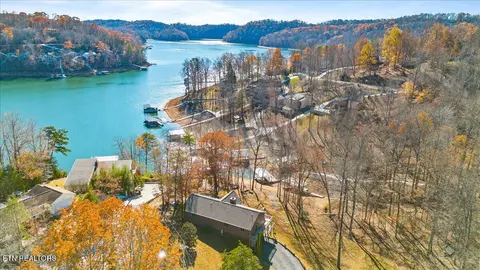 128 Fox Ln, La Follette, TN 37766