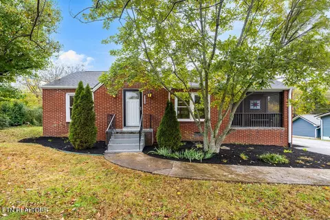2327 Woodrow Dr, Knoxville, TN 37918