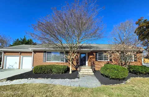 1719 Scenic Dr, Maryville, TN 37803