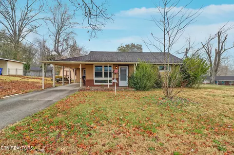 102 E Bryn Mawr Cir, Oak Ridge, TN 37830