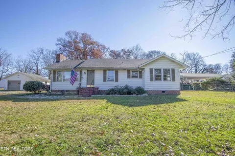 404 Douglas Ln, Clinton, TN 37716