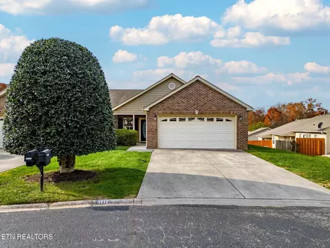 1717 Appian Way, Knoxville, TN 37923