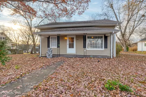 200 Pennsylvania Ave, Etowah, TN 37331