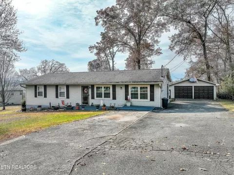923 Panorama Dr, Maryville, TN 37801