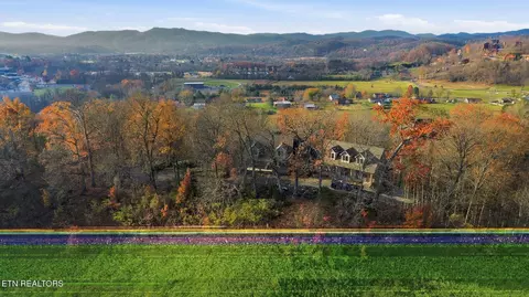 306 Teague Ln, Sevierville, TN 37862