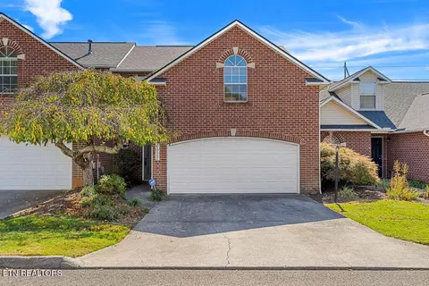 6922 Pemmbrooke Shire Ln, Knoxville, TN 37909