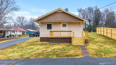 402 Pine St, Madisonville, TN 37354