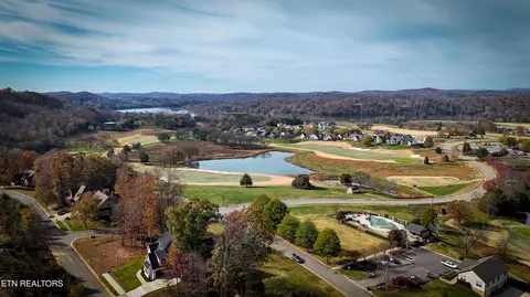 585 Black Cove Ln, Loudon, TN 37774