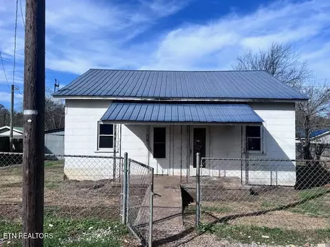 502 Thompson St, Philadelphia, TN 37846